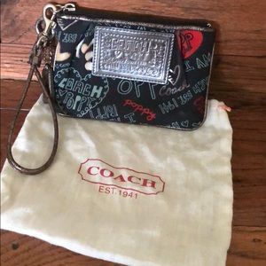 Coach wristlets Poppy